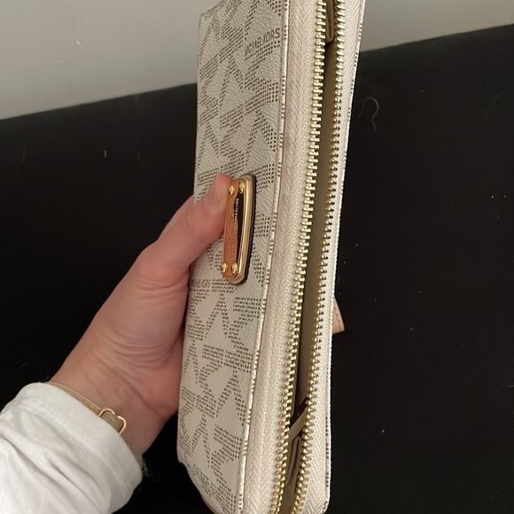 Michael Kors continental wallet - Picture 7 of 9